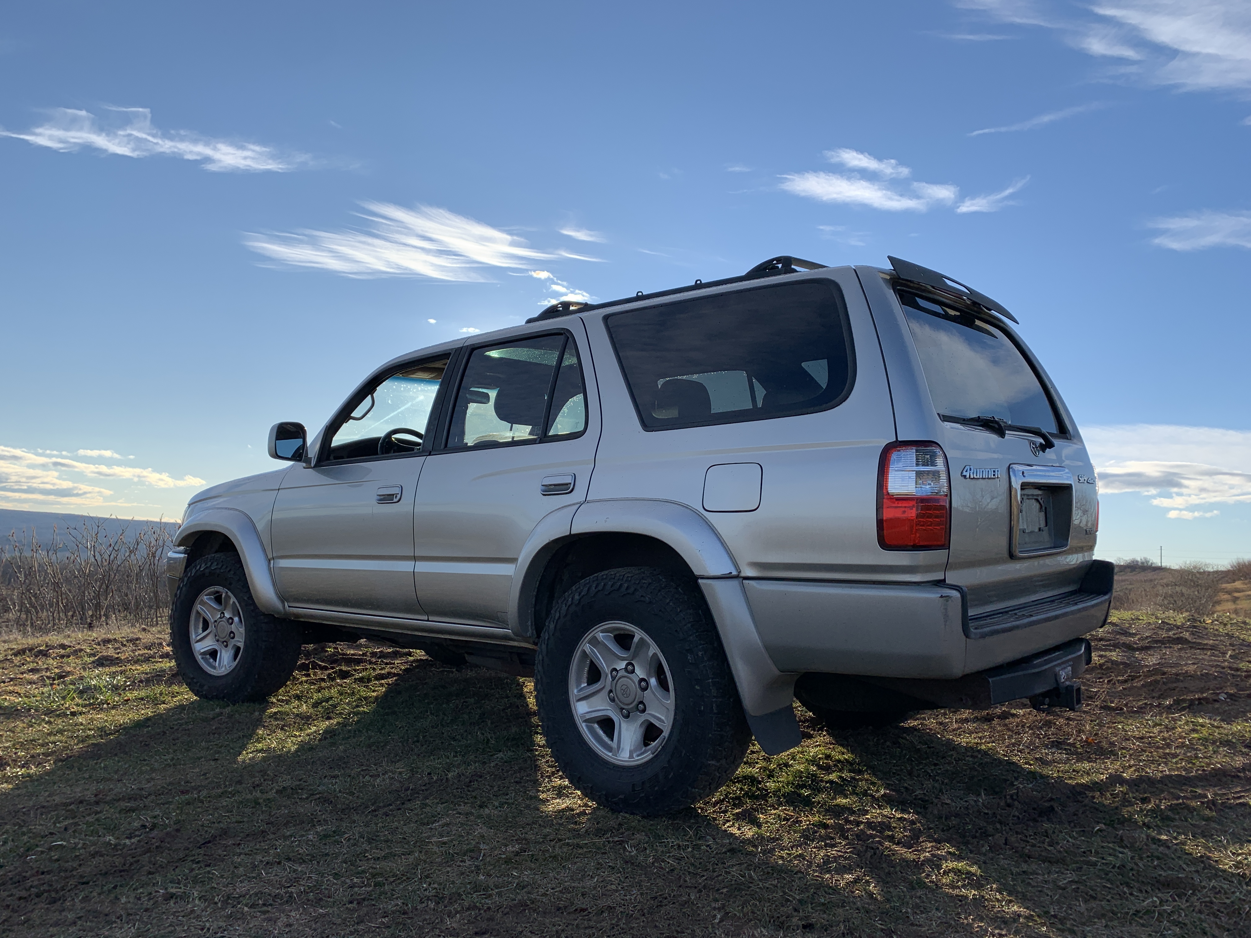 2002 Toyota 4Runner SR5 THIRD GENERATION - 3rd Gen 3.4L V6 4×4 - BEAUTIFUL - RUNS GREAT - HIGH MECHANICAL BASELINE - New Timing Belt, New Waterpump, New Head Gaskets, New Radiator, New Alternator, New Brakes, New Valve Cover Gaskets, New Wildpeak Tires, New Shocks, New Muffler / Exhaust, New HID Headlights, Frame is Clean and solid, Cleaned and Undercoated - MORE — photo 8